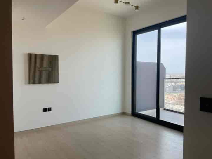 Luxurious 1 Bedroom Smart Apartment with Stunning Views in Jumeirah Village Circle