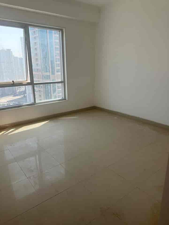 Appartement de 3 chambres avec vue magnifique sur le lac dans Riviera Tower