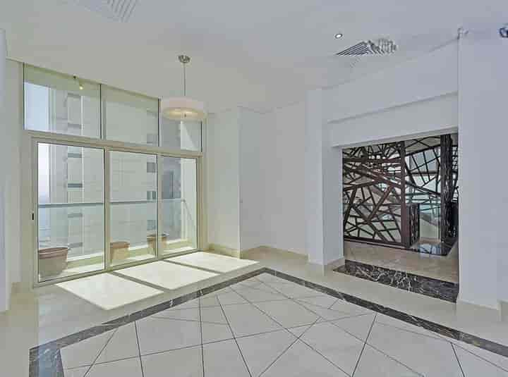 Apartamento de un dormitorio con vistas al agua en Marina Heights
