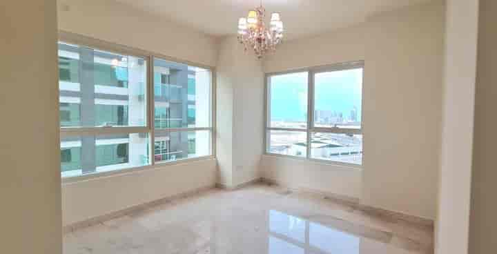 Stunning Marina Heights Apartment with Spectacular Views