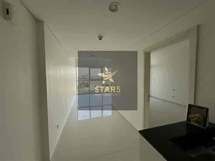 Beautiful One Bedroom Apartment with Luxurious Amenities in Damac Hills, Dubai