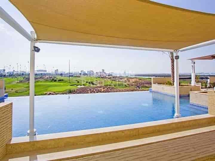 Beautiful Two Bedroom Apartment in Ansam with Ferrari World View