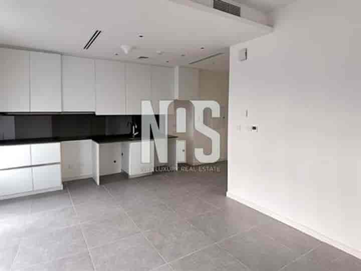 Luxurious Studio Apartment with Breathtaking Views in Pixel, Al Reem Island