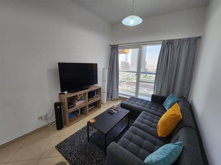 Investment Opportunity: 1 Bedroom Apartment with Lake View in JLT, Dubai