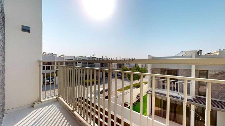 Moderna 3 camere da letto con giardino privato a Damac Hills 2