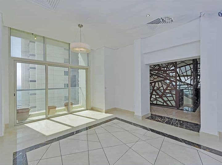 Apartamento de un dormitorio con vistas al agua en Marina Heights