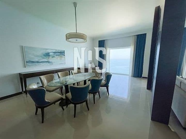 Luxurious 3-Bedroom Apartment with Panoramic Views at Fairmont Marina Residences