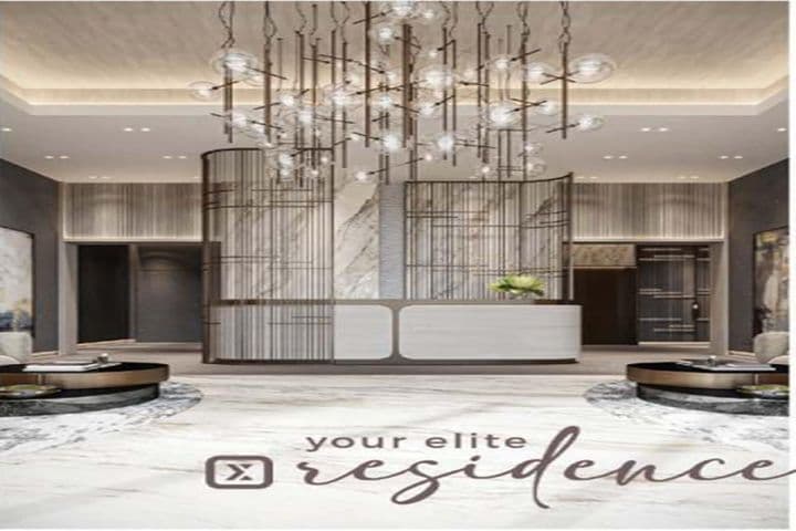 Luxury Living at square x residence: Design moderno, Strutture di fascia alta, Prime Location