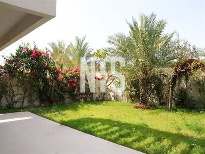 Villa contemporanea con 5 camere da letto con finiture di lusso a West Yas, isola di Yas