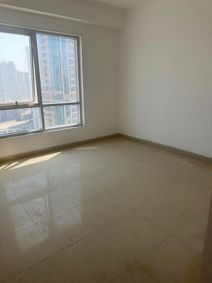 Apartamento de 3 quartos com vistas deslumbrantes para o lago em Riviera Tower