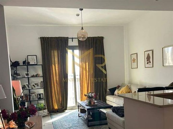 Appartement moderne de 3 chambres à coucher sur la place de la ville